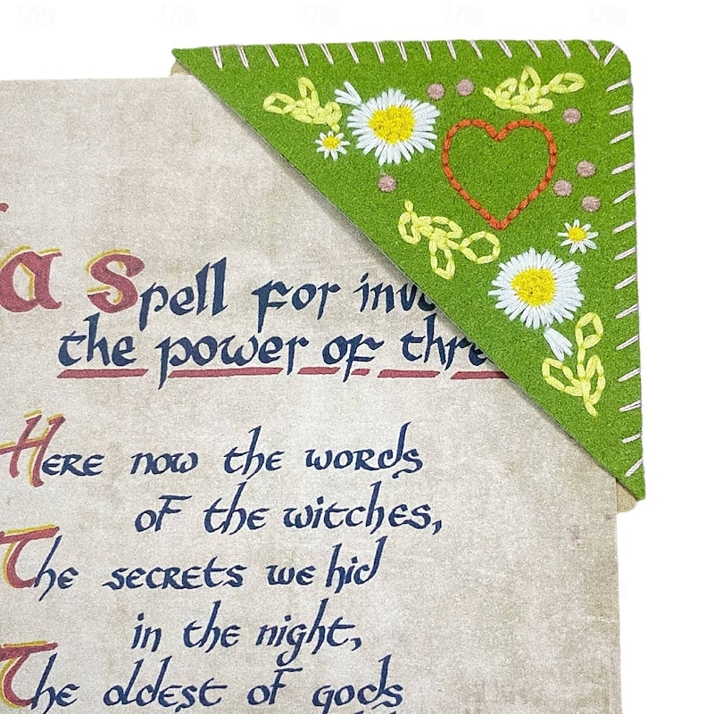 Hand Embroidered Corner Bookmark, Valentine's Day Heart Design Gift, Cute Flower Letter Embroidery, Felt Triangle Page Corner Handmade Bookmark, Decorative Bookmarks for Book Lovers4