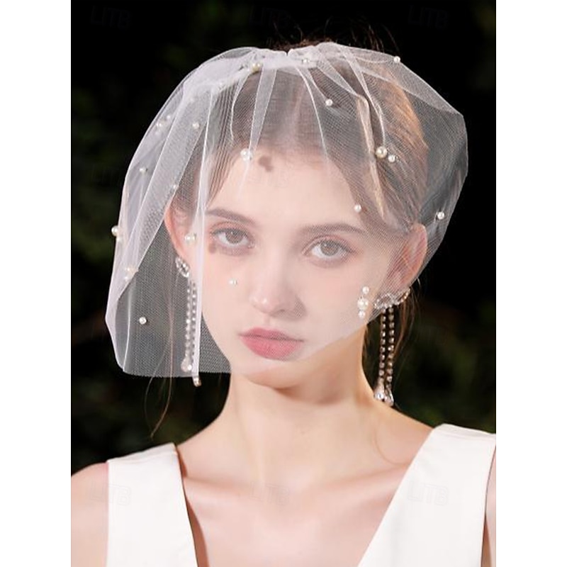 Short Bridal Veil with Pearl and Crystal Embellishments – Elegant Vintage Wedding Accessory for Brides, Ideal for Weddings and Ceremonies