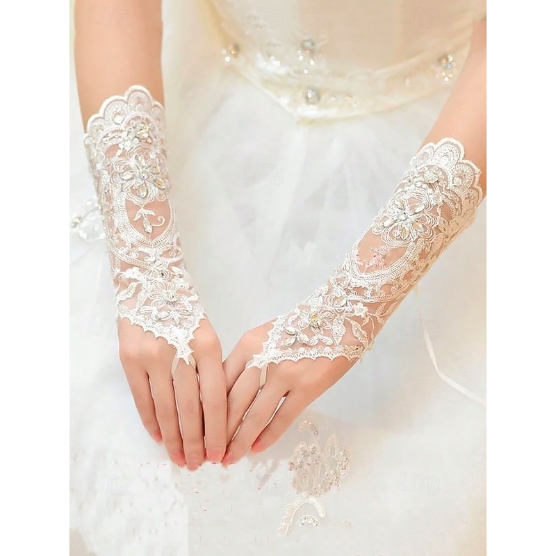Elegant Lace Bridal Gloves with Pearls – Wedding Accessories for Brides, Perfect for Special Occasions and Ceremonies4
