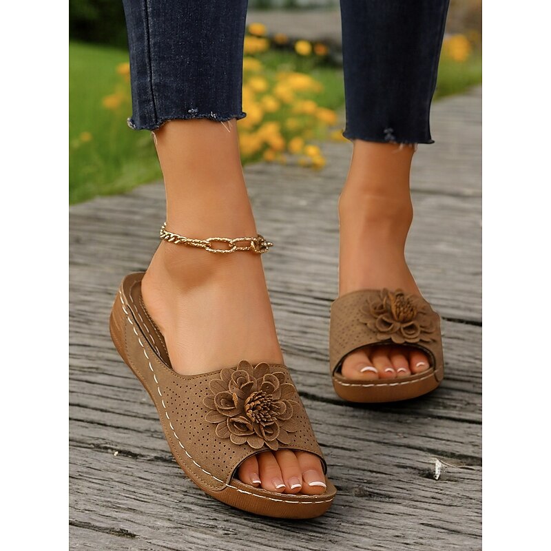 Women's Wedge Sandals with Floral Embellishments and Perforated Design – Comfortable and Stylish Summer Shoes for Casual Wear and Outdoor Events