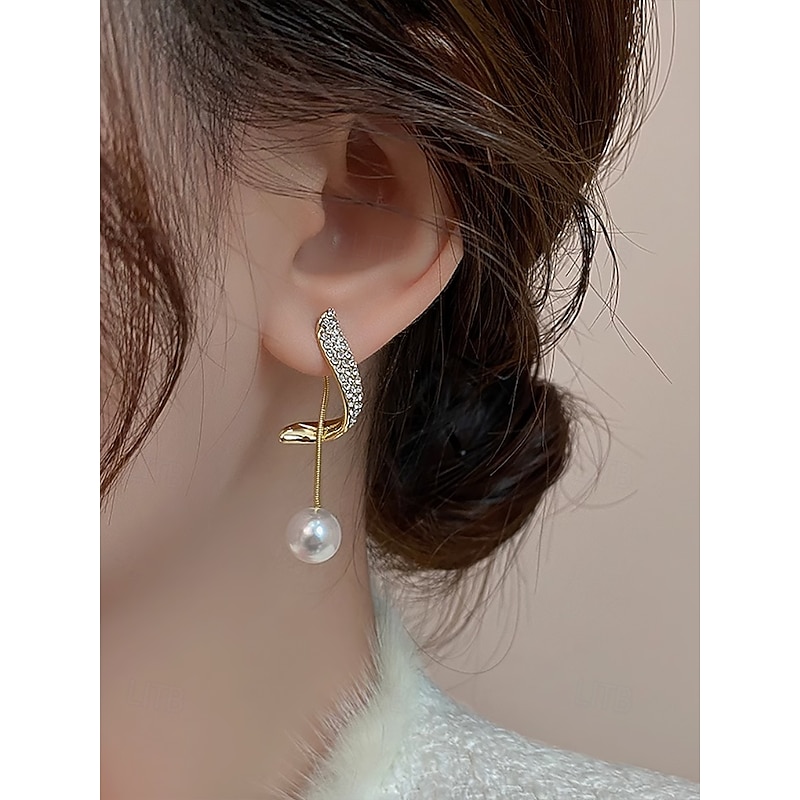 Elegant Gold-Plated Pearl Earrings with Crystal Detailing – Stylish Drop Earrings for Women, Perfect for Weddings, Evening Events,and Formal Occasions