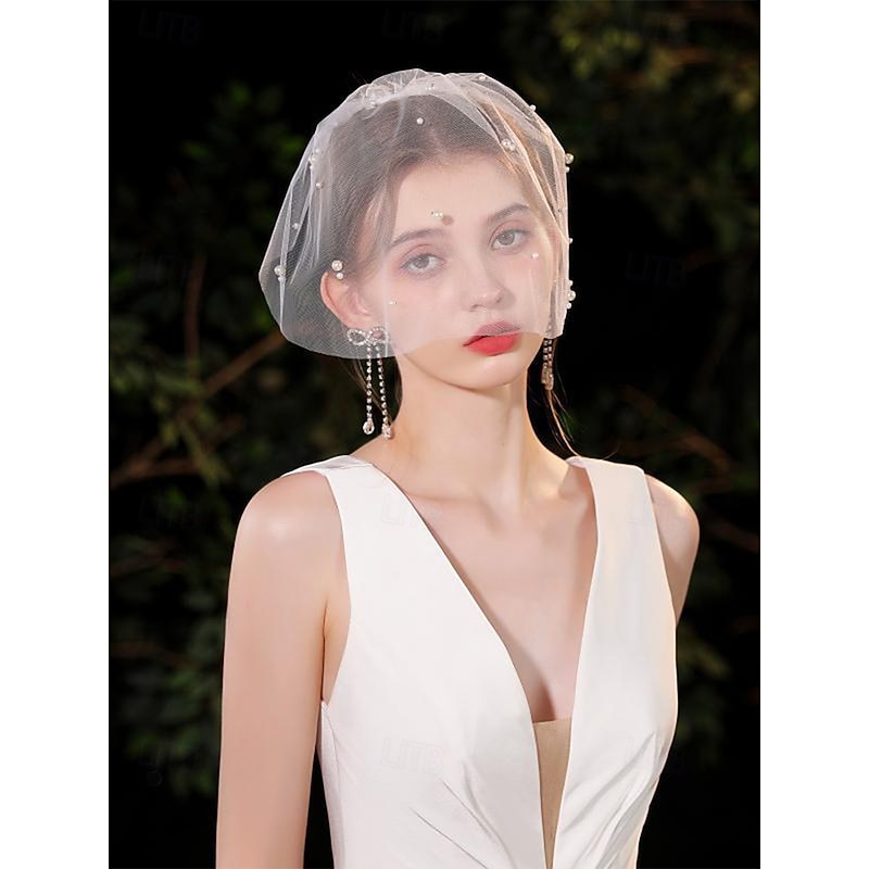 Short Bridal Veil with Pearl and Crystal Embellishments – Elegant Vintage Wedding Accessory for Brides, Ideal for Weddings and Ceremonies3