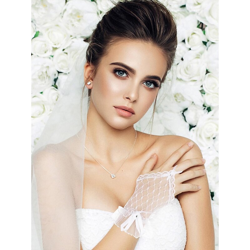 Elegant White Lace Wedding Gloves – Fingerless Bridal Gloves with Bow and Floral Details, Perfect for Weddings and Special Occasions2