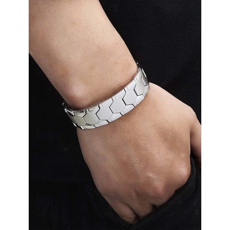 Men's Hexagonal Stainless Steel Bracelet – Modern Gold-Tone Wristband for Casual and Formal Occasions2