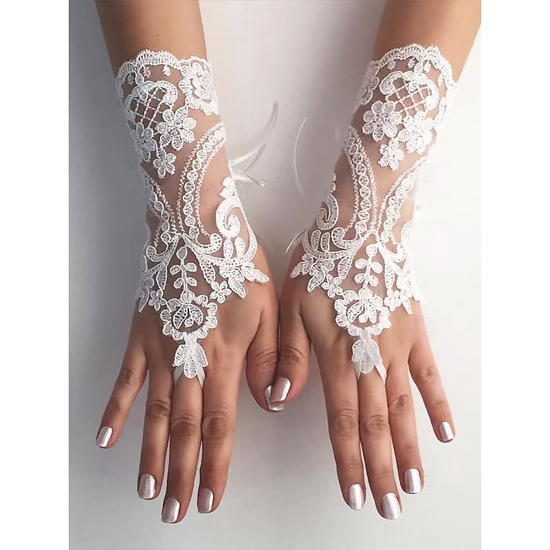 Elegant White Lace Bridal Gloves – Vintage Fingerless Wedding Gloves with Floral Embroidery for Brides and Formal Events4