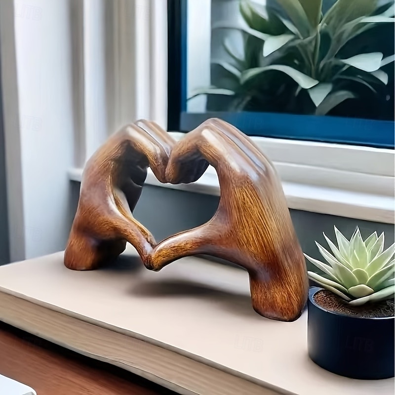 Resin Heart-Shaped Hand Sculpture Decorative Figurine, Love-Inspired Art Statue, Home Office Shelf Living Room Ornament, Tabletop Accent for Mother's Day, New Year, Easter Party Decoration, Holiday Gi4
