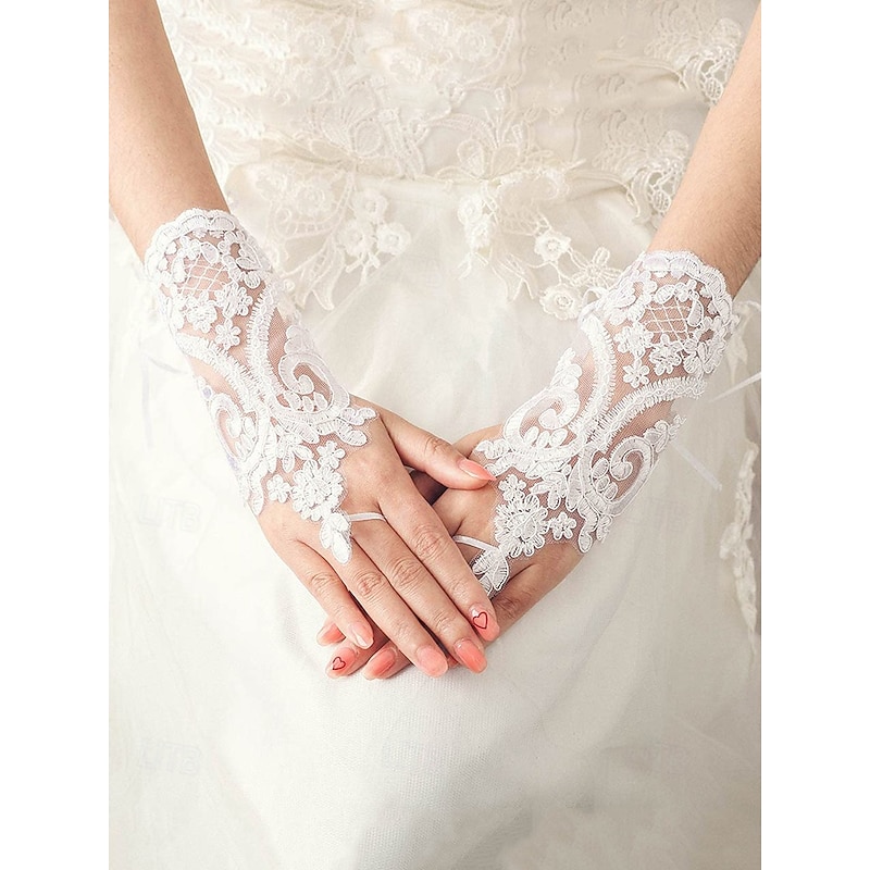 Elegant White Lace Bridal Gloves – Vintage Fingerless Wedding Gloves with Floral Embroidery for Brides and Formal Events2