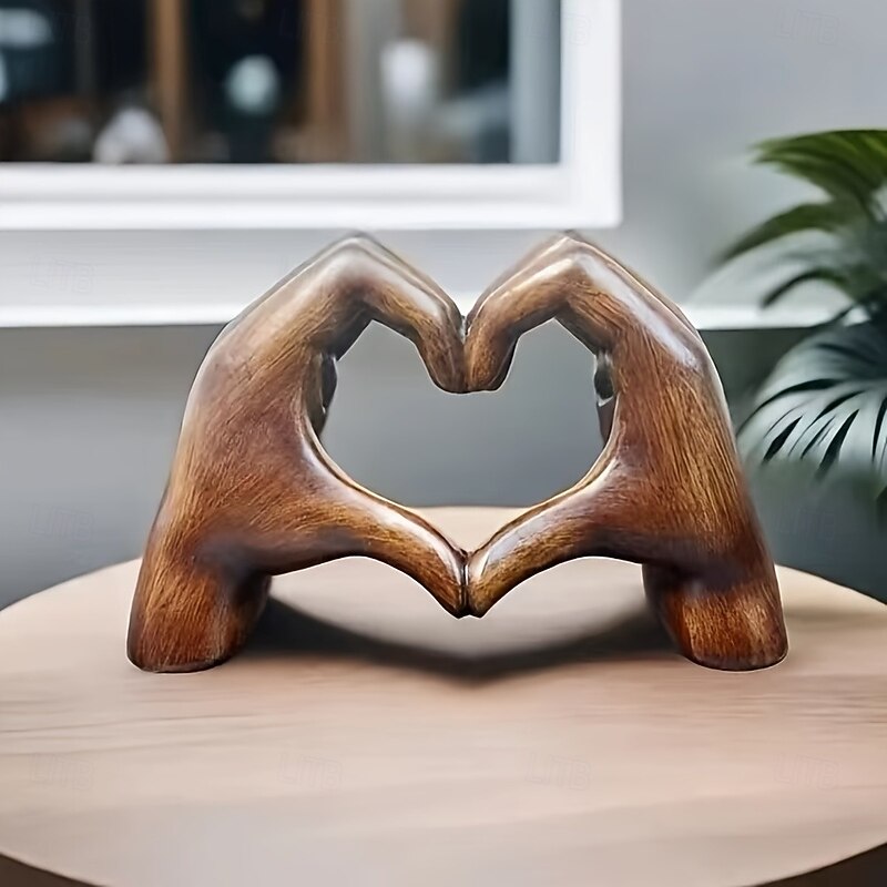Resin Heart-Shaped Hand Sculpture Decorative Figurine, Love-Inspired Art Statue, Home Office Shelf Living Room Ornament, Tabletop Accent for Mother's Day, New Year, Easter Party Decoration, Holiday Gi