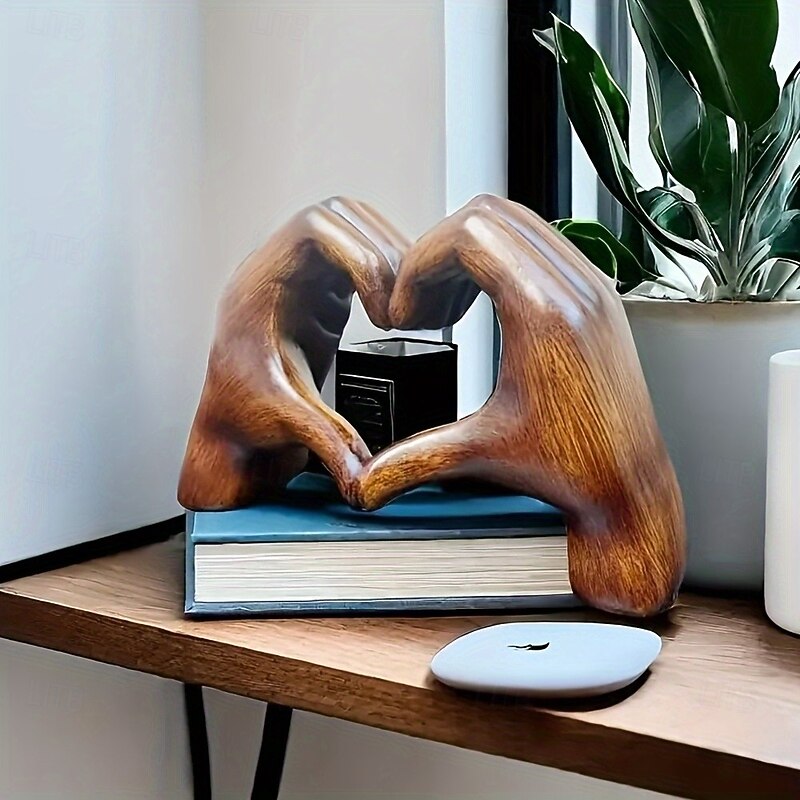 Resin Heart-Shaped Hand Sculpture Decorative Figurine, Love-Inspired Art Statue, Home Office Shelf Living Room Ornament, Tabletop Accent for Mother's Day, New Year, Easter Party Decoration, Holiday Gi3