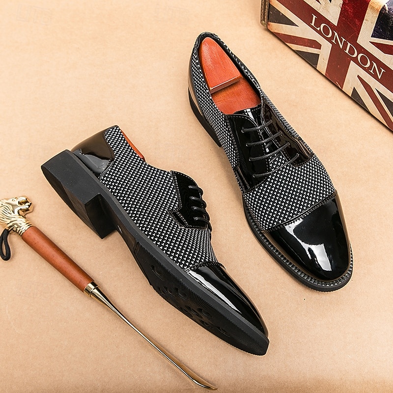Men's Black and White Houndstooth Oxford Shoes with Patent Leather Detailing, Elegant Lace-Up Design for Stylish Formal Events3