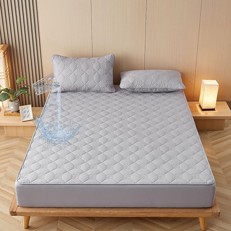 Queen Full King Protective Bed Cover Waterproof Mattress Protector Quilted Fitted Sheet Mattress Pad 360°All-Package Bed Protector Mattress Cover Anti-Slip Breathable Cool Skin-Friendly