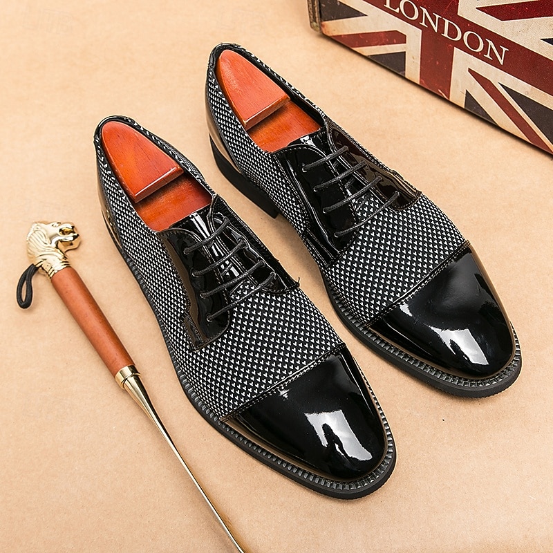 Men's Black and White Houndstooth Oxford Shoes with Patent Leather Detailing, Elegant Lace-Up Design for Stylish Formal Events2