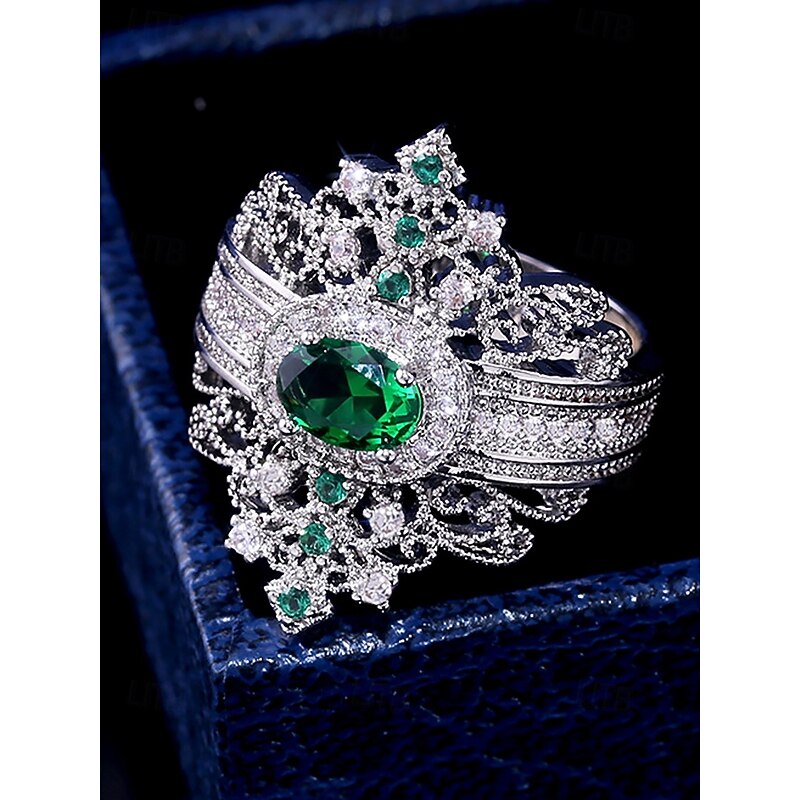 Women's Vintage  Emerald Crown Ring – Elegant Royal-Inspired Jewelry for Engagements, Weddings and Special Occasions3