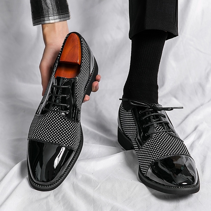 Men's Black and White Houndstooth Oxford Shoes with Patent Leather Detailing, Elegant Lace-Up Design for Stylish Formal Events4