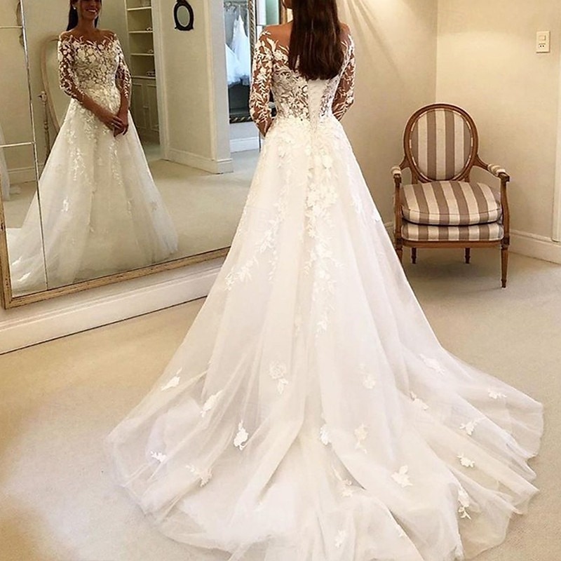 Beach Wedding Vintage Formal Wedding Dresses Ball Gown Off Shoulder Long Sleeve Chapel Train Lace Bridal Gowns With Buttons Appliques2