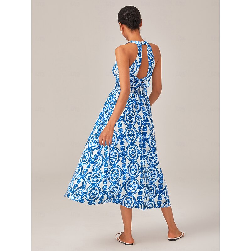 Resort-Style Halter Maxi Dress With A Fitted Waist2