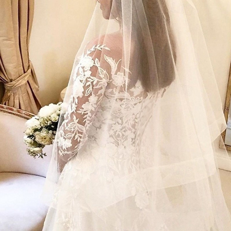 Beach Wedding Vintage Formal Wedding Dresses Ball Gown Off Shoulder Long Sleeve Chapel Train Lace Bridal Gowns With Buttons Appliques3