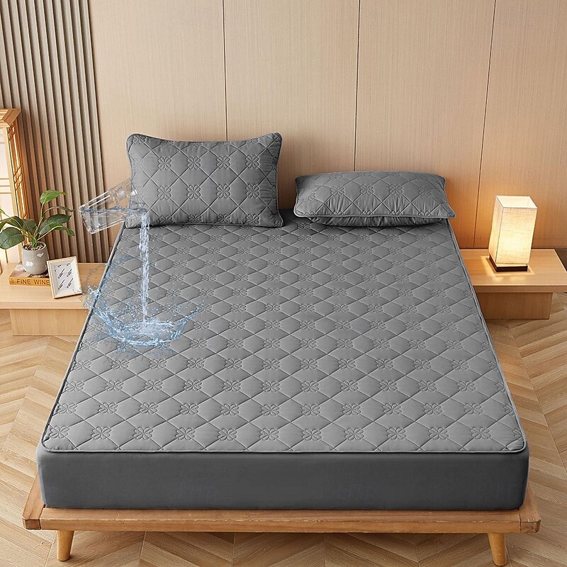 Queen Full King Protective Bed Cover Waterproof Mattress Protector Quilted Fitted Mattress Pad Bed Protector Mattress Cover with Elastic Band Thickened Urine-Proof