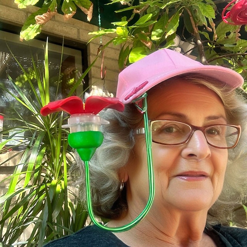 Hat Hummingbird Feeder, Mini Hummingbird Feeder with Random Color Clip,Easy to Clean and Refill Plastic Humming Bird Feeder