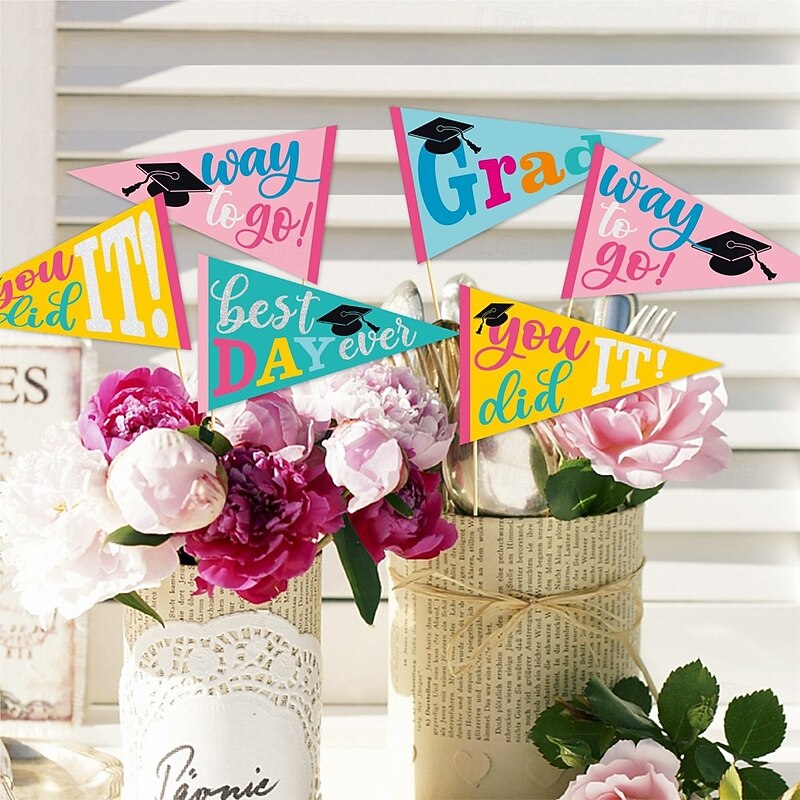 12 Pack Double Sided Class of 2025 Graduation Party Centerpiece Sticks, Vase Arrangement Triangle Flag Graduation Season Flower Bouquet Arrangement Plaque Graduation Ceremony Decoration3