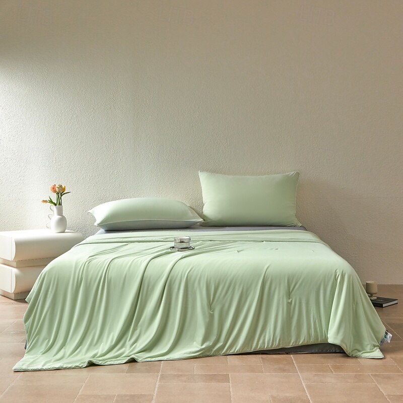 Cooling Organic Silk Summer Quilt Machine Washable, Ultra Soft, Breathable & Lightweight Comforter Ideal for Hot Sleepers Summer Use