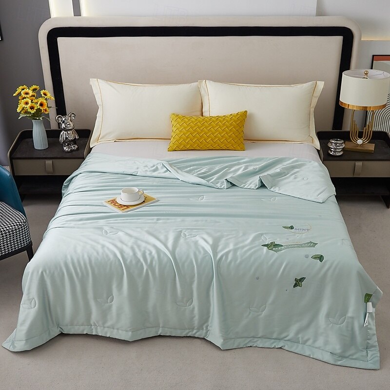 Summer Cooling Quilt Breathable Lightweight Comforter for Hot Sleepers to Keep Cool for Night Sweats Blue4