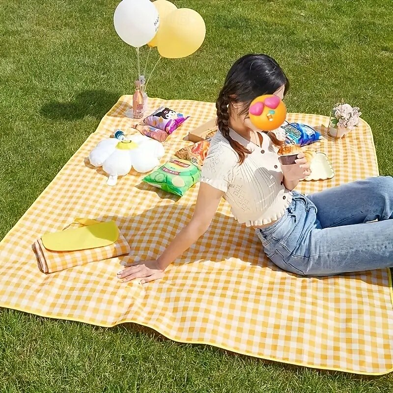 Waterproof and Thickened Portable Picnic Mat - easy to Clean Foldable for Outdoor Leisure Lawn and Beach Use Moisture-proof and Moisture-resistant3