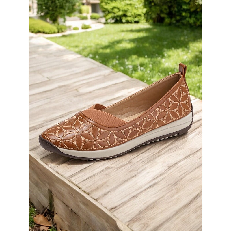 Brown Floral Embroidered Slip-On Shoes for Women – Comfortable Casual Flats with Non-Slip Sole for Everyday Wear