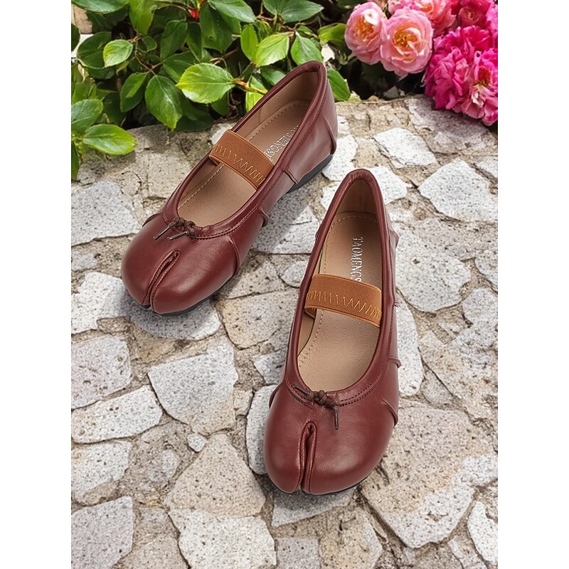 Women's Brown Split-Toe Flat Mary Janes with Elastic Strap – Retro Leather Shoes for Everyday Dates and Weekend Outings
