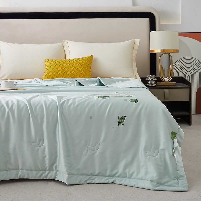 Summer Cooling Quilt Breathable Lightweight Comforter for Hot Sleepers to Keep Cool for Night Sweats Blue2