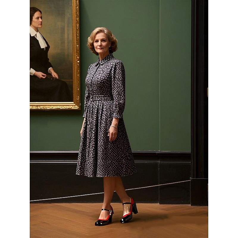 Women's 1950s Vintage Black and Red Patent Mary Jane Heels – Retro Mid Block Heel Pumps with Charm for Party & Evening Wear4