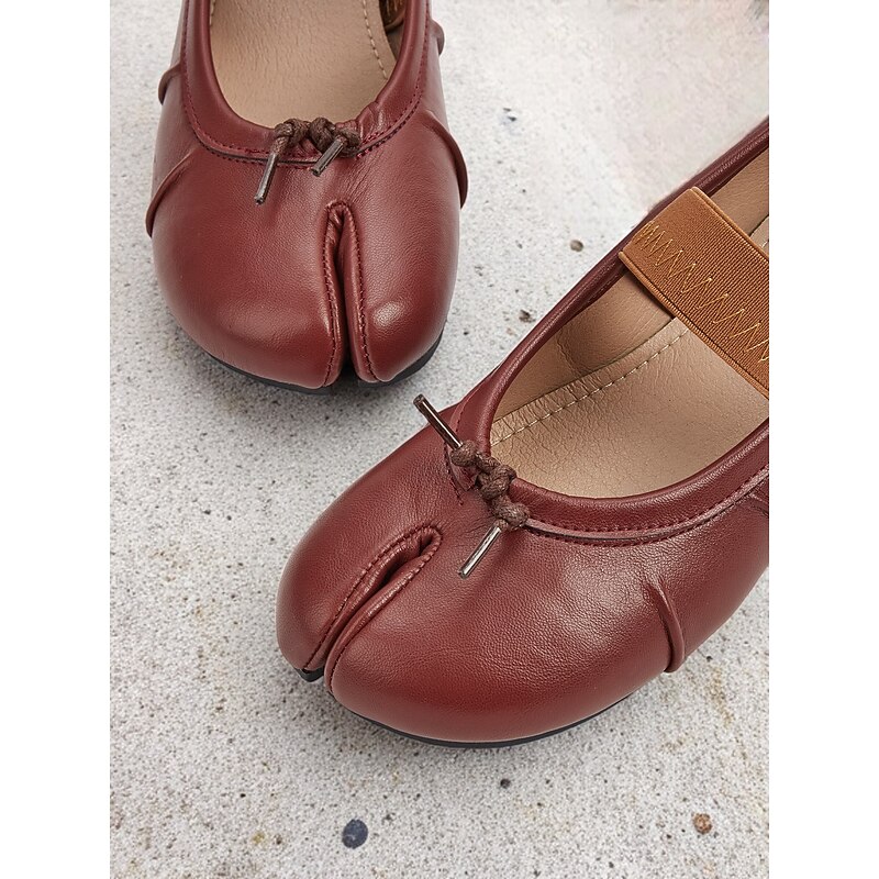 Women's Brown Split-Toe Flat Mary Janes with Elastic Strap – Retro Leather Shoes for Everyday Dates and Weekend Outings4