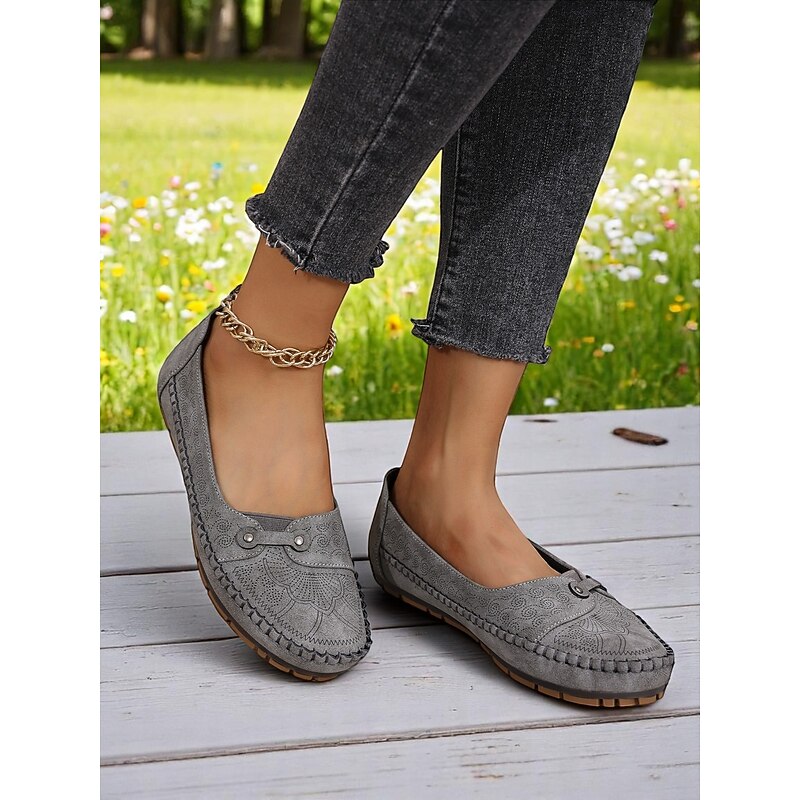Women's Casual Moccasin Loafers with Hand-Stitched Details – Lightweight Slip-On Flats, Great for Driving, Daily Errands, Weekend Walks & Outdoor Gatherings3