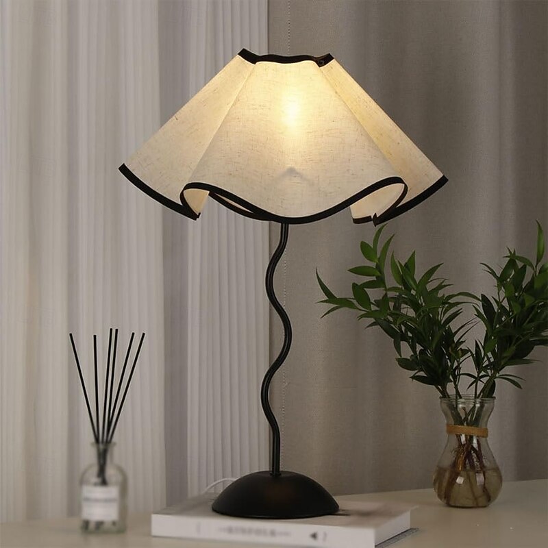 Table lamp Metal Table Lamp Bedside Lamp Creative Fabric Petal Bedroom Atmosphere Night Light Office Study Eye Protection LED Lamp desklamp2