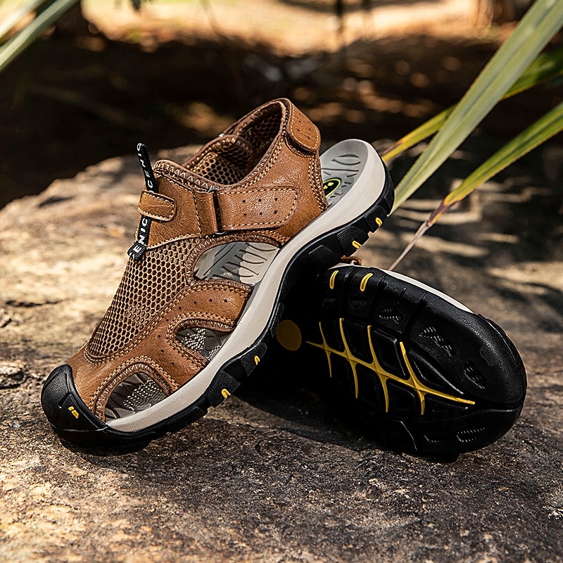 Men's Brown Closed-Toe Outdoor Hiking Sandals with Breathable Mesh Upper Cushioned Sole Adventure Style for Adults Suitable for Mountain Trails Forest Walks Summer Camping4