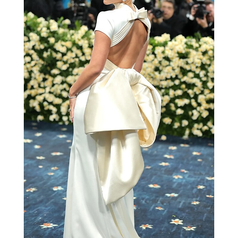 White Mermaid / Trumpet Evening Gown Gala Dress Formal Hollow Out Back Wedding Sweep / Brush Train Short Sleeve Mock Neck Satin with Bow(s) Pleats