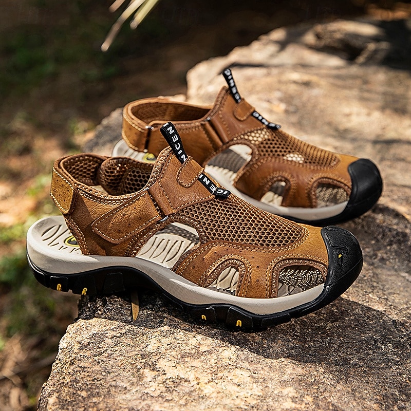 Men's Brown Closed-Toe Outdoor Hiking Sandals with Breathable Mesh Upper Cushioned Sole Adventure Style for Adults Suitable for Mountain Trails Forest Walks Summer Camping3