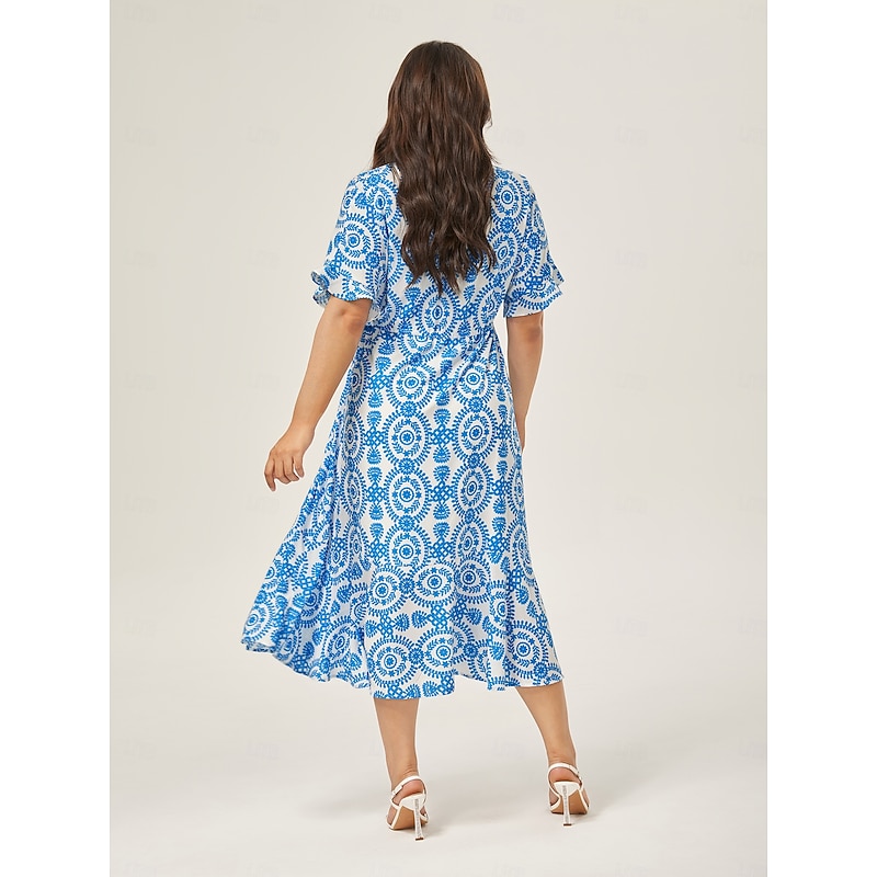 Resort-Style Blue Print Dress With a Fitted Waist4