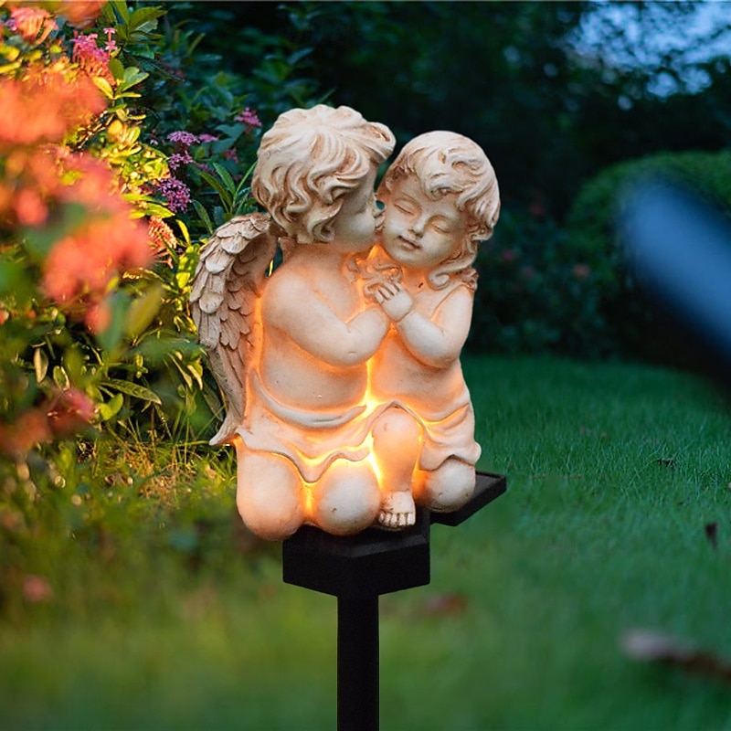 1 Pc Outdoor Solar Resin Sculpture Couple Angel Earth Insertion Lamp Lawn Lamp Courtyard Lawn Path Garden Festival Wedding European Landscape Decoration Lights