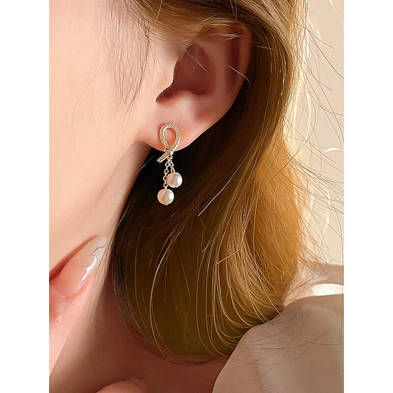 Women's imitation pearl earrings with rhinestone teardrop design, Elegant gold dangling style, Suitable for commuting, Office, Wedding, Party and evening3