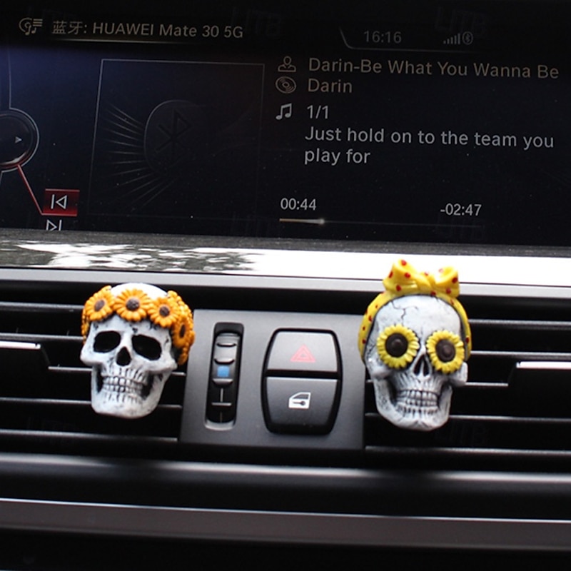 2pcs Halloween Skull Air Freshener Vent Clips with Scented Pads, Spooky Car Ghost Head Aromatherapy Air Vent Decorations