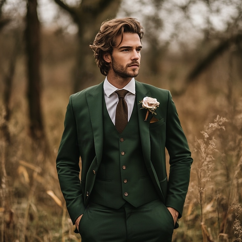 Men's Wedding Suits Peaked Lapel Dark Green Fashion Formal Solid Colored Standard Fit 3 Piece Single Breasted Two-buttons2