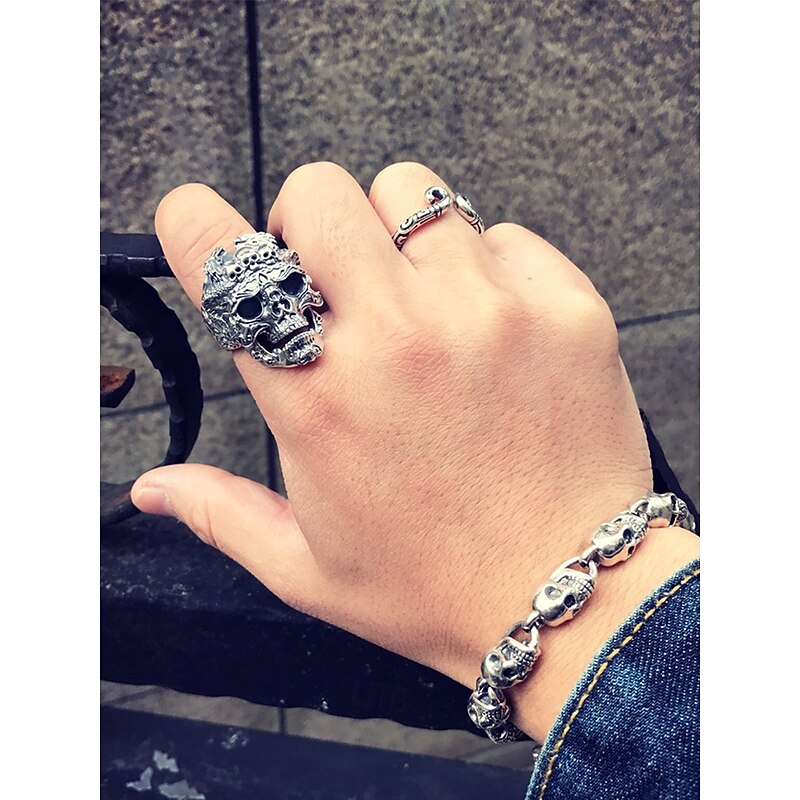 Men's Gothic Skull Ring with Red Crystals, Alloy Material, Vintage Design for Halloween Parties, Punk Style and Retro Occasion2