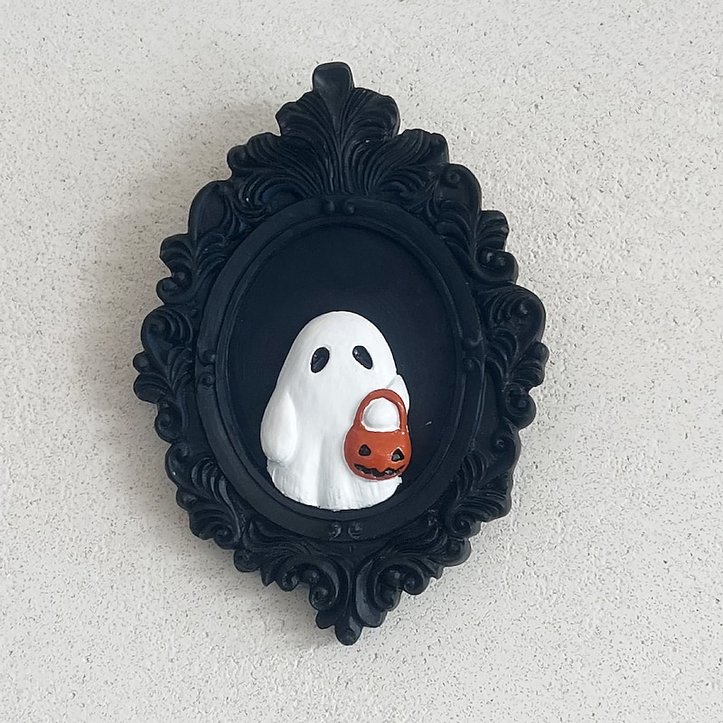 Halloween Gothic Trick or Treat Cute Ghost Wall Hanging, Resin Decoration for Spooky Home and Party Decor