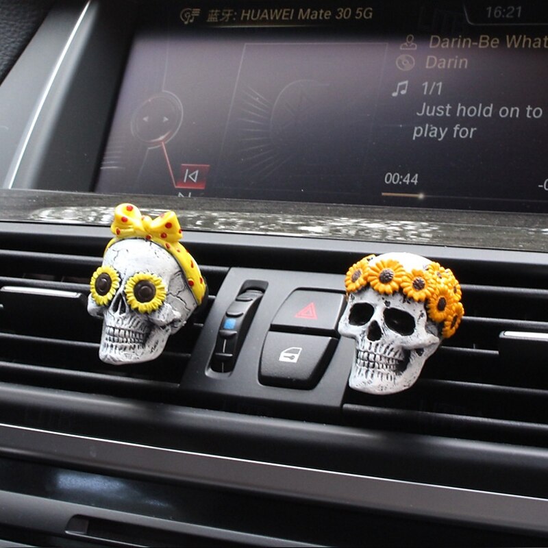 2pcs Halloween Skull Air Freshener Vent Clips with Scented Pads, Spooky Car Ghost Head Aromatherapy Air Vent Decorations4