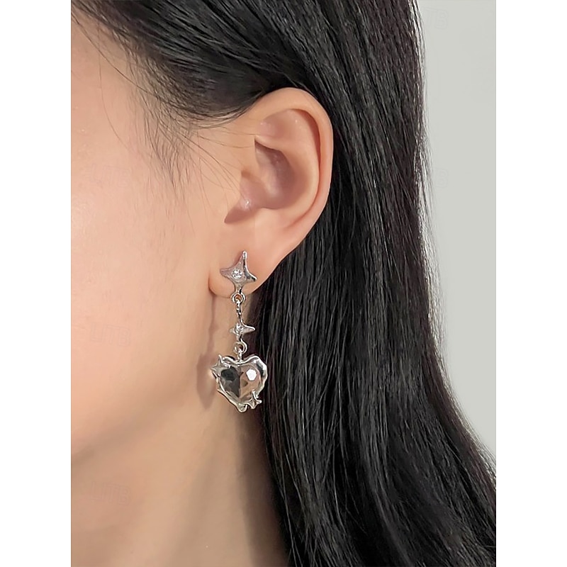 Women's Gothic Heart Drop Earrings – Vintage Barbed Red Crystal Studs for Halloween Parties, Cosplay & Retro Occasions4