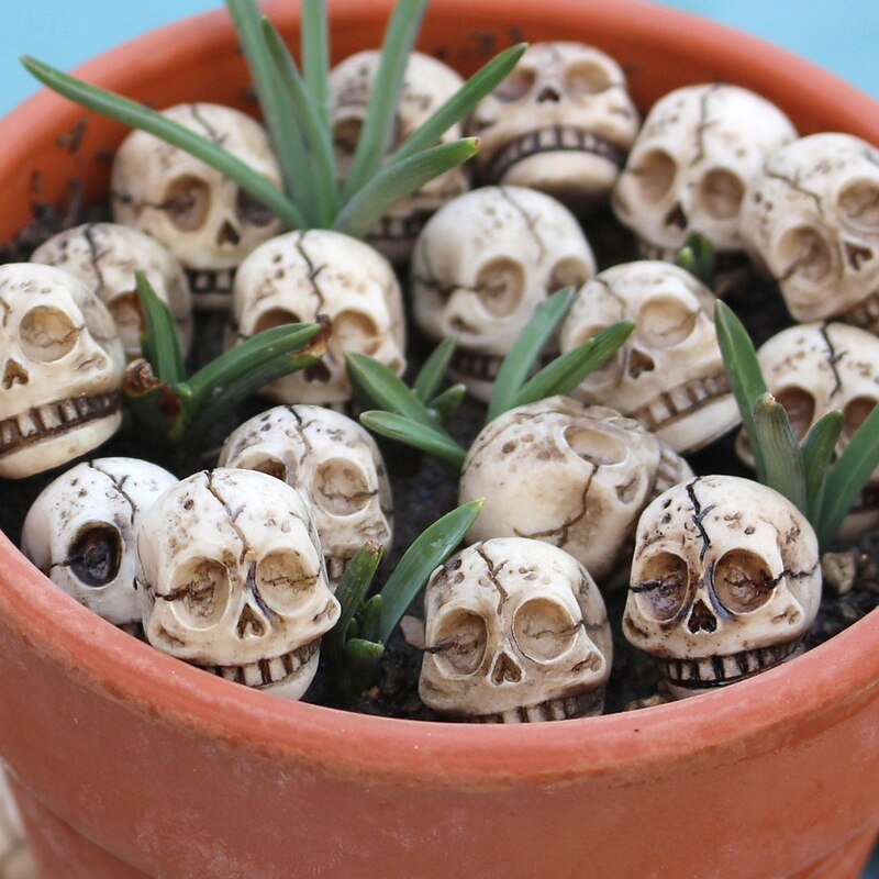 Halloween Mini Skull Heads for Vase Filler, Smiling Resin Ghost Skulls Set for Miniature Garden, Spooky Halloween Planter Decor for Terrariums and Pot Display