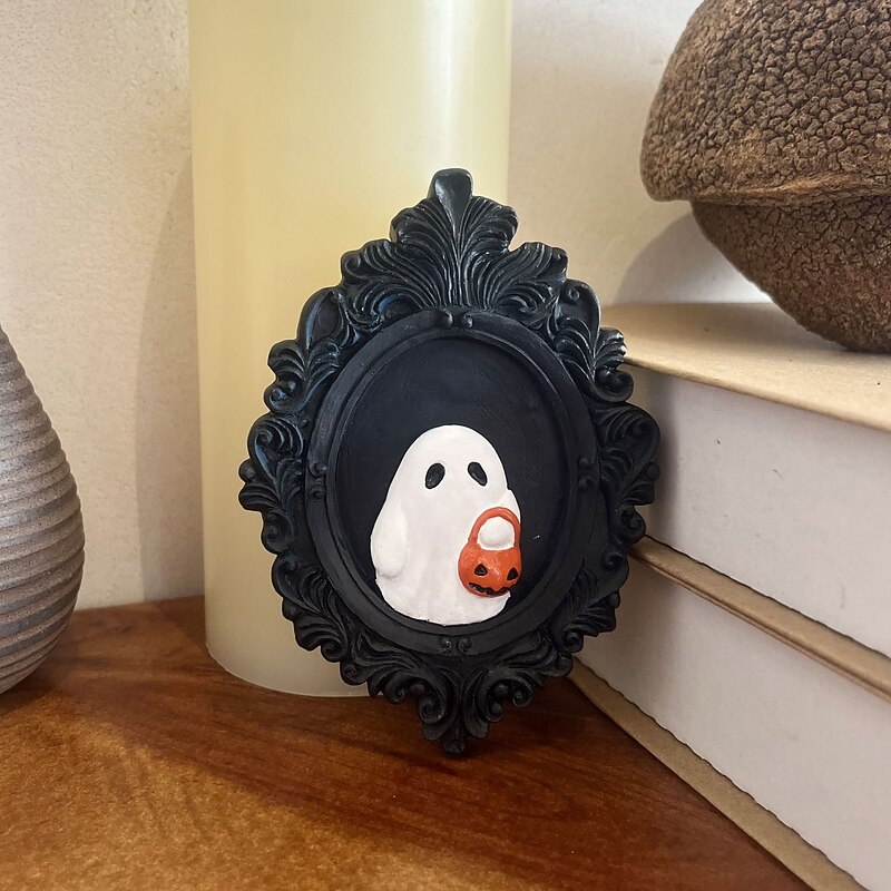 Halloween Gothic Trick or Treat Cute Ghost Wall Hanging, Resin Decoration for Spooky Home and Party Decor3