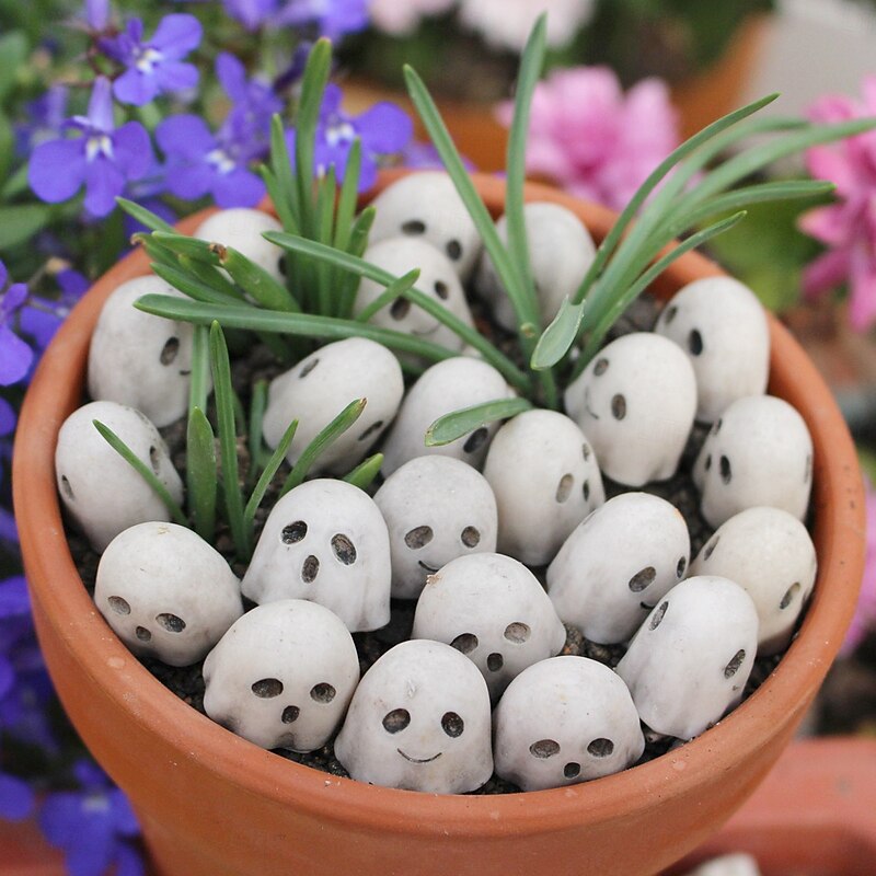 20PCS Halloween Mini Resin Ghosts and Pebble Set, Spooky Outdoor Lawn Planter Bonsai Landscape Decorations, Halloween Garden Ornaments4