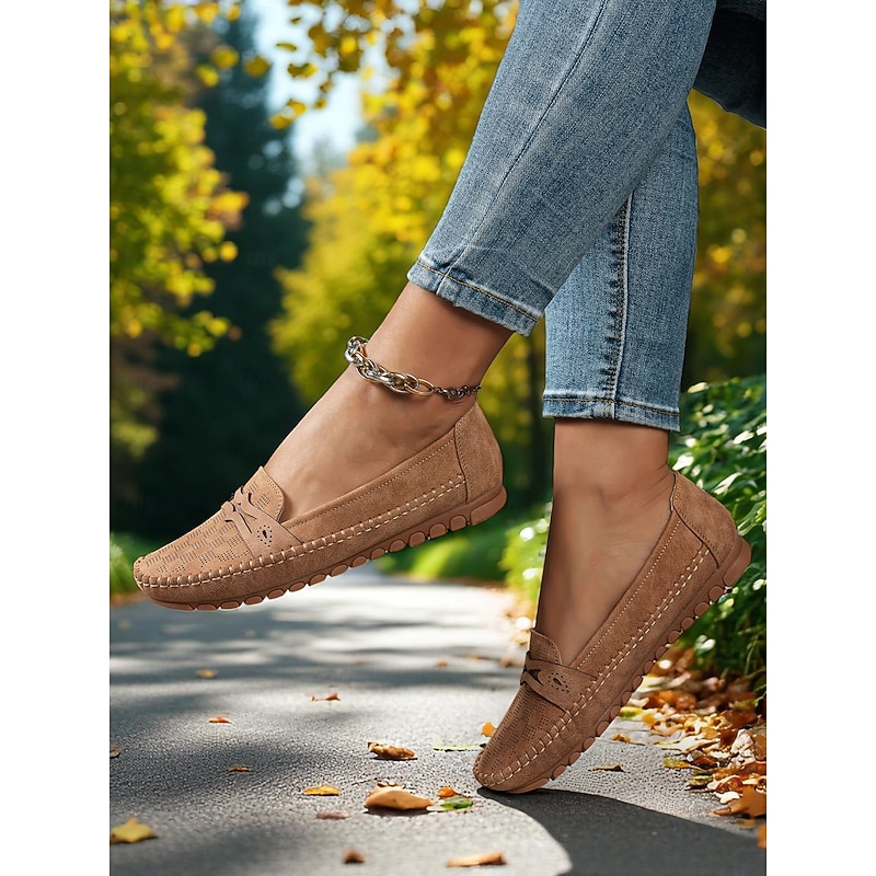 Women's Perforated Moccasin Loafers – Soft Non-Slip Casual Flats for Fall Commutes, Garden Paths and Daily Errands3